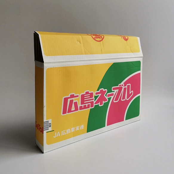 広島ネーブル　クラッチバッグ　ダンボール　カラフル　A4サイズ 1枚目の画像