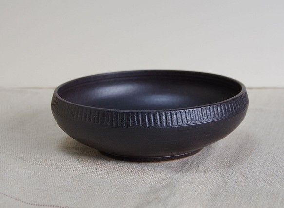 黒マットの平鉢(Φ17.5cm) 1枚目の画像