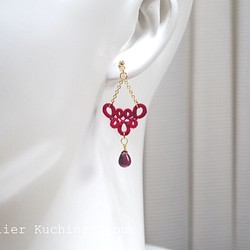 梭織蕾絲捷克珠三角耳環&lt;櫻桃粉色&gt; 第1張的照片