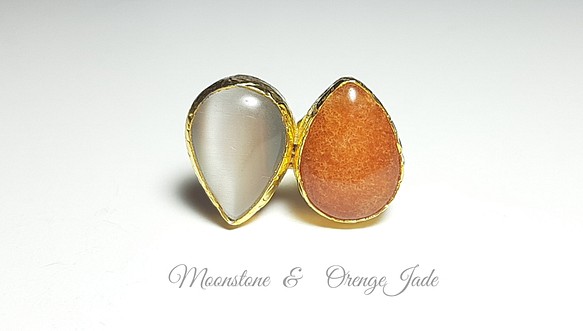 『オレンジジェイド&ホワイトムーンストーン』の世界でひとつの二粒天然石リング 1枚目の画像