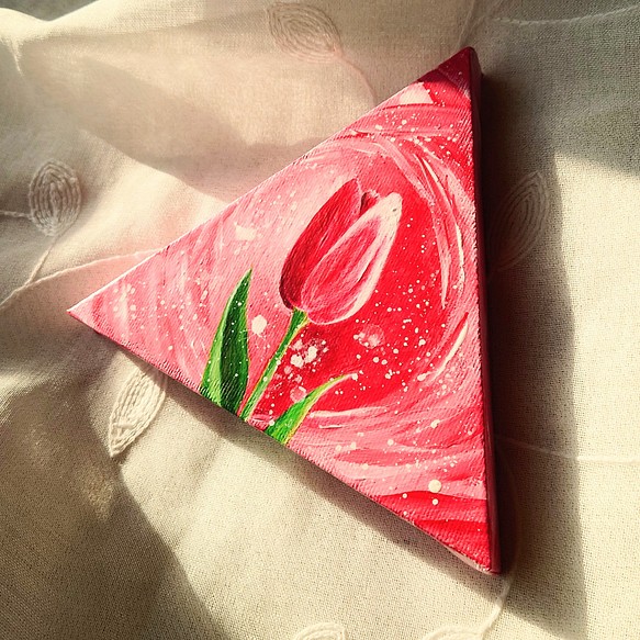 【母の日ギフト】三角形キャンバス「赤いチューリップ」 1枚目の画像