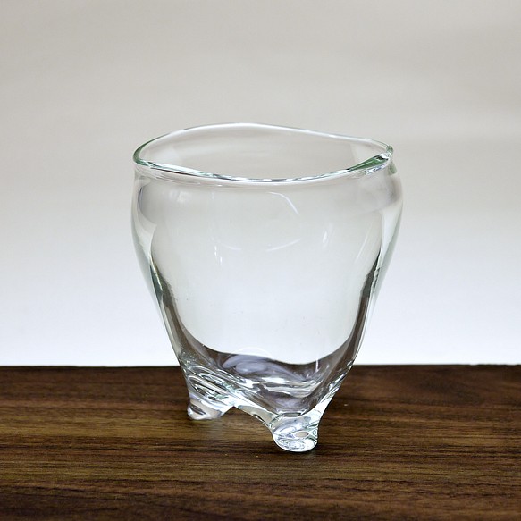三つ足ゆらぎグラス（リサイクルガラス）B 1枚目の画像