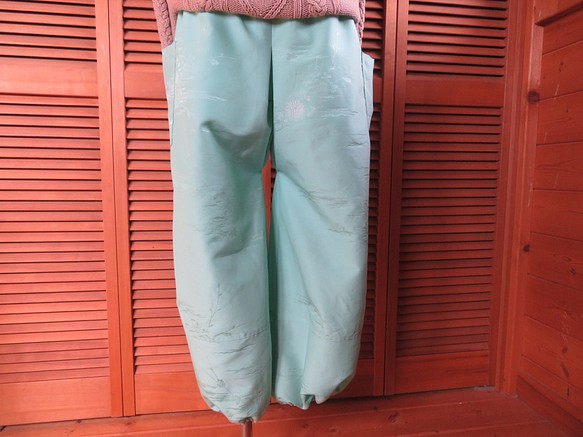 若緑色のもんぺパンツ　総丈９２ｃｍ　着物リメイク 1枚目の画像