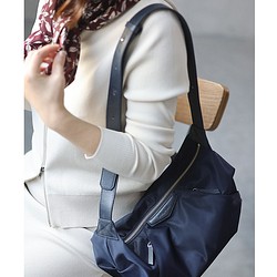 日本Nylon原料配合ヘッド層ナパ牛革3wayショルダーバッグです #紺色です 1枚目の画像