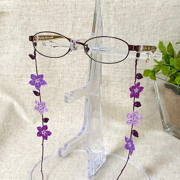 小花のグラスコード【16】メガネコード 桜 かぎ針編み オヤ糸 ハンドメイド 軽いメガネコード 大人可愛い 紫 ピンク 1枚目の画像