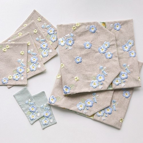 ミシン刺繍 コースター2枚組 ネモフィラ コースター ララの花かんむり