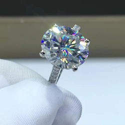 newデザイン】輝くオーバル モアサナイト ダイヤ リング K18WG 指輪 ...