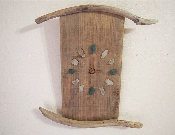 【壁掛け時計】流木とシーグラスの時計 1枚目の画像