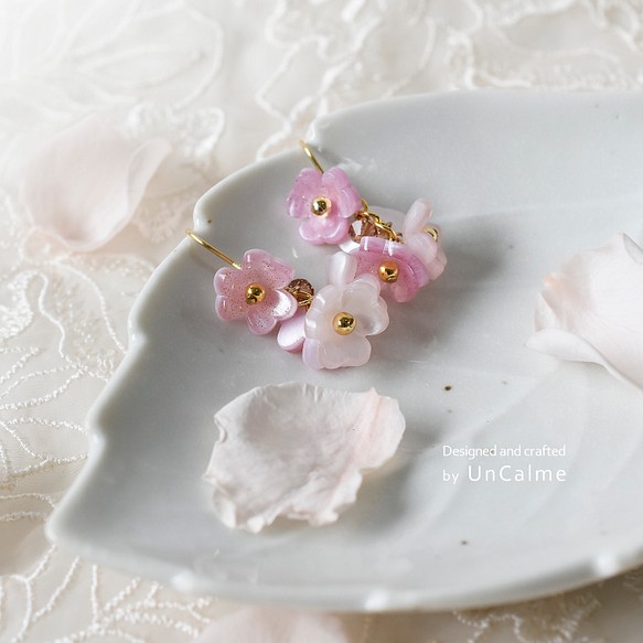 桜カラーのフラワーピアス 1枚目の画像