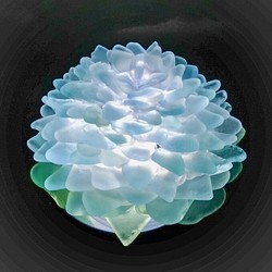 【オーダー】シーグラスのお花のランプシェード ライトブルー×グリーン  紫陽花（あじさい）ギフトラッピング対応【海灯花】 1枚目の画像