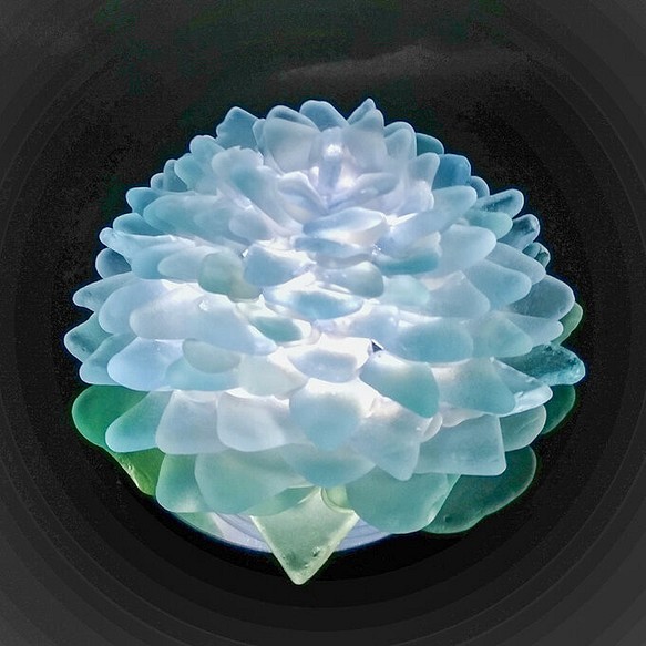 【オーダー】シーグラスのお花のランプシェード ライトブルー×グリーン  紫陽花（あじさい）ギフトラッピング対応【海灯花】 1枚目の画像