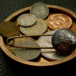 ＃B32 UK Coin Brooch 1枚目の画像