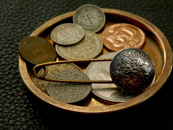 ＃B32 UK Coin Brooch 1枚目の画像
