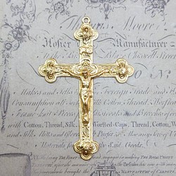 BEHOLD− クロス 1個 十字架 キリスト教 クリスチャン 真鍮製 アメリカ製 スタンピング ヴィンテージ風 チャーム BEHOLD  通販｜Creema(クリーマ) 15739138