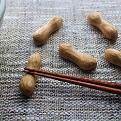 木のピーナッツ箸置き　２個セット 1枚目の画像