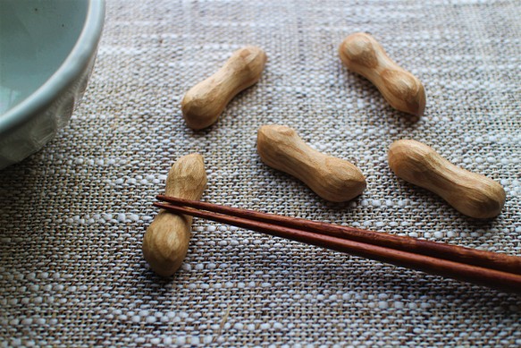 木のピーナッツ箸置き　２個セット 1枚目の画像