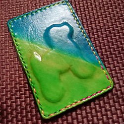 本革 ブルー グリーン パスケース カードケース カラフル 立体風 犬 レザーヌメ革 クロコ型押し 青 緑 1枚目の画像