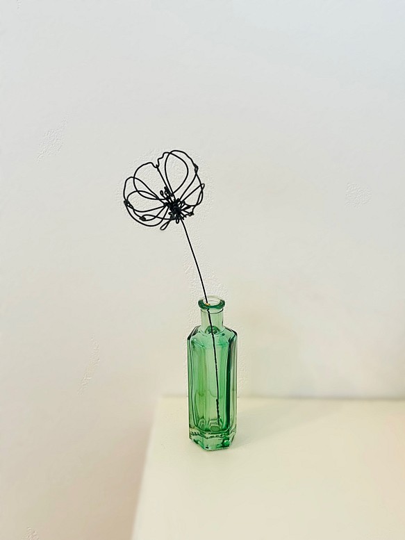 ワイヤークラフト（花1輪＋花瓶） 1枚目の画像