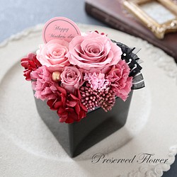 スモーキーピンクのバラとカーネーションの華やかなアレンジメント｜母の日・誕生日・退職祝い　pre.091 1枚目の画像
