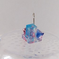 ルクシプオリの耳飾り　赤と青の鉱石（銀） 1枚目の画像