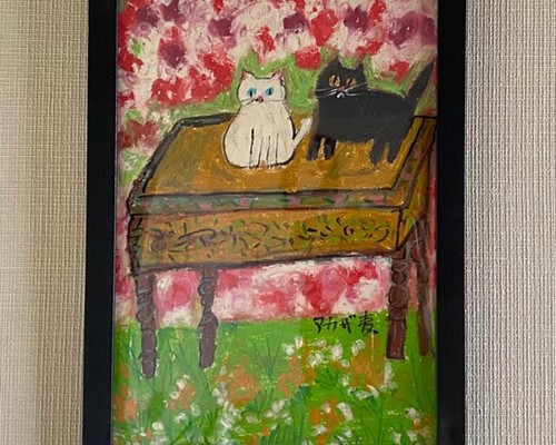 絵画 。壁掛け絵原画【ヨーロッパの庭で花を見るシャム猫と白猫】-