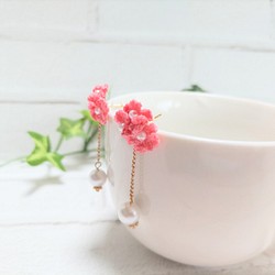 小さな小花のピアス・ピンク 4枚目の画像