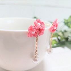 小さな小花のピアス・ピンク 3枚目の画像