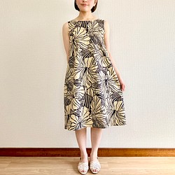 《New》芙蓉花喇叭連衣裙[S~3L]黑色x米色 第2張的照片