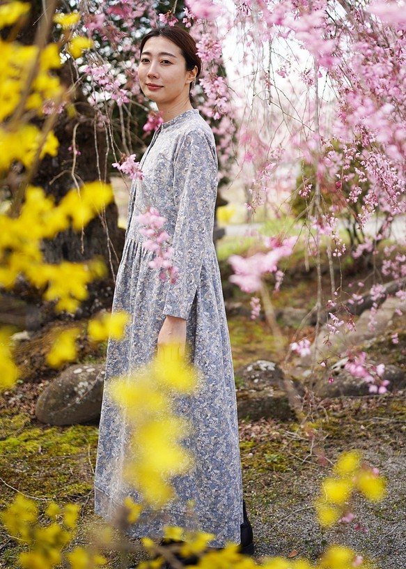 【訂做】傳統阿米甚人服飾◇亞麻混棉*水彩藍色花朵圖案* 第1張的照片