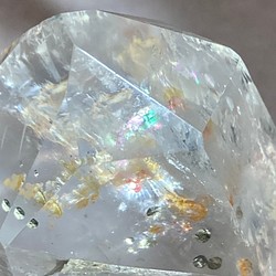 レインボー✨キャルコパイライト（黄銅鉱）入り クリスタル 水晶