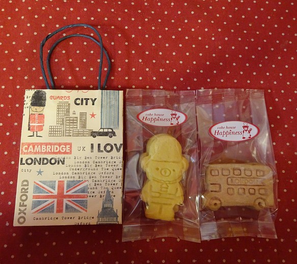 ロンドン柄プチペーパーバッグ（縦長バージョン）にクッキー２種類詰め合わせ♪(*^▽^*) 1枚目の画像