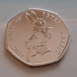 イギリスのコイン  ビアトリクス・ポター ピーターラビット  8g 27mm 英国 50ペンス  エリザベス女王 1枚目の画像