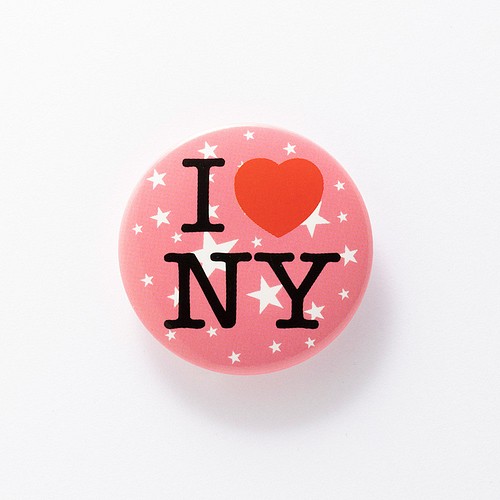 I love NY」 缶バッジ 缶バッチ【ピンク】【3.1cm】 ピンバッチ meets