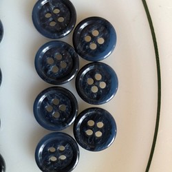 アンティーク ボタン 7個　ビンテージ 昭和 レトロ 個性的 ハンドメイド素材 日本製 ポップ アクセ ネイビー 1枚目の画像