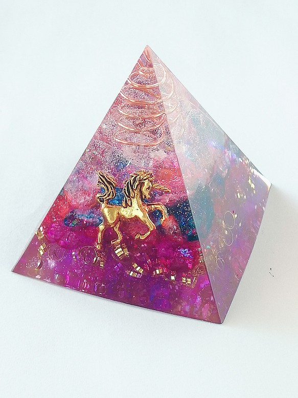 ピラミッド型オルゴナイト☆ユニコーン☆ 1枚目の画像