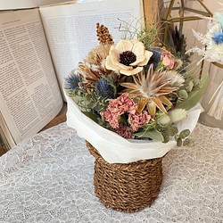 Cream Dry Ranunculus ＆Blue Delphinium flame L【ラッピング無料