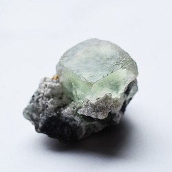 中国産フローライト　淡いグリーン　2  鉱物