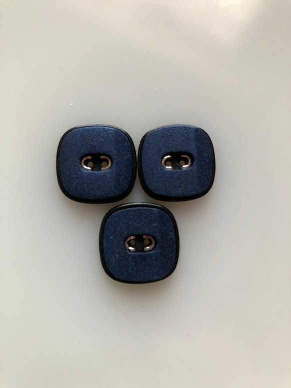 アンティーク ボタン 3個　ビンテージ 昭和 レトロ 個性的 ハンドメイド素材 日本製 ポップ アクセ ネイビー　紺 1枚目の画像