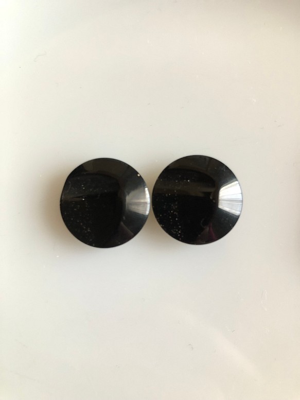 アンティーク ボタン 2個　ビンテージ 昭和 レトロ 個性的 ハンドメイド素材 日本製 ポップ アクセ ブラック　黒 1枚目の画像