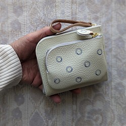 刺繡皮革錢包“shuwa-shuwa”白色奶油 x BLUE（牛皮）“雙折錢包” 第1張的照片
