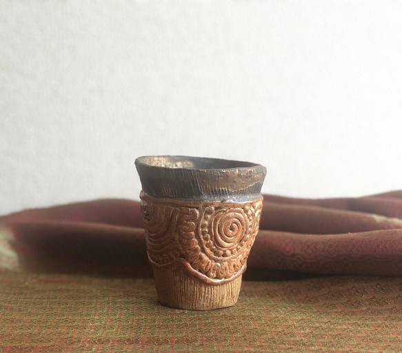 陶器でできた縄文土器風のカップ（2） 1枚目の画像