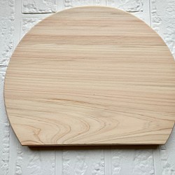 檜の丸型まな板（小） 1枚目の画像