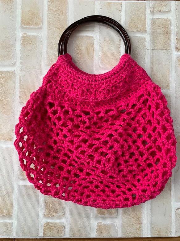 ビビットカラーの手編みのネットバッグ 1枚目の画像