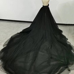 免運費！優雅的黑色柔軟薄紗華麗火車罩裙 第1張的照片
