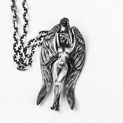 天使のペンダントネックレス アールデコ調 パーティーグッズ 悪魔のネックレス 像の装飾 デザインアートペンダント 1枚目の画像