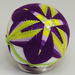 手毬猫の店 ミニてまり「菖蒲」白地紫5㎝ 手まり 手毬 手鞠 四季の飾り物 1枚目の画像