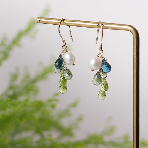 yamabudo : Peridot（earring） ペリドットを小さな房に仕立てた耳飾り