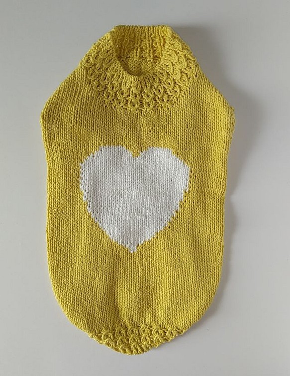 黄色の糸に白でハート柄を編み込んだドレスセーター(SS-2174） 1枚目の画像