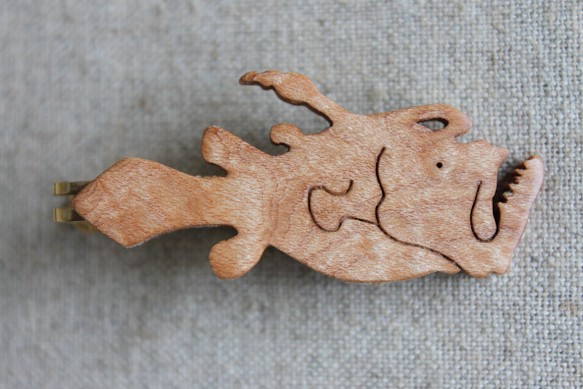 チョウチンアンコウ木製ネクタイピン 1枚目の画像