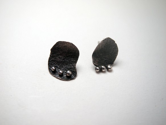 Coal 系列 #a163 霧岩針式耳環 第1張的照片